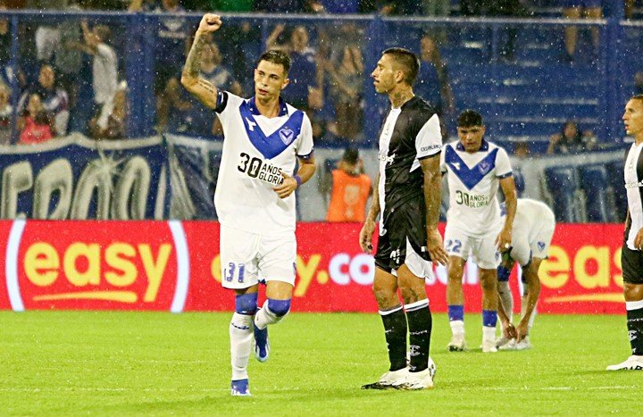 Valentín Gómez, el zaguero de Vélez de 20 años. (Fotobaires).