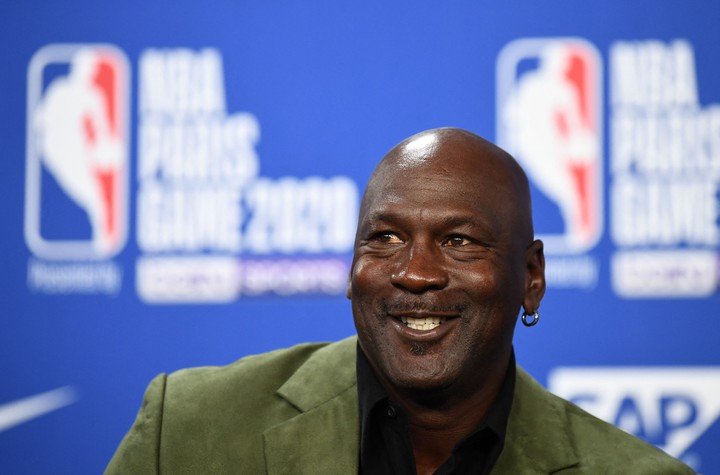 Michael Jordan en una conferencia de prensa.