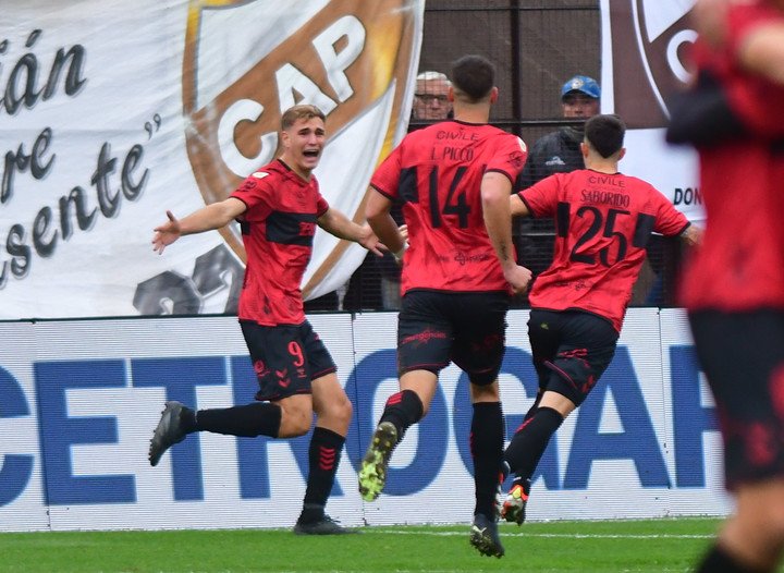 Platense en alza tras ganarle a Boca. (Foto: Marcelo Carroll).