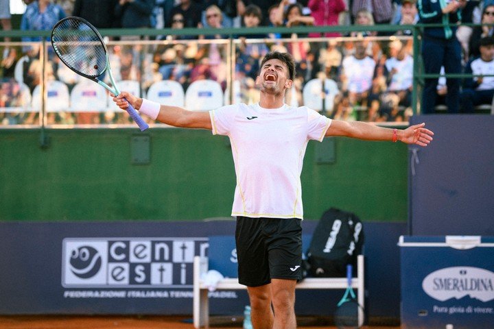 Mariano Navone va a París.