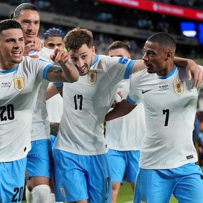 Uruguay enloqueció a Bolivia con goleada y apunta a cuartos de final