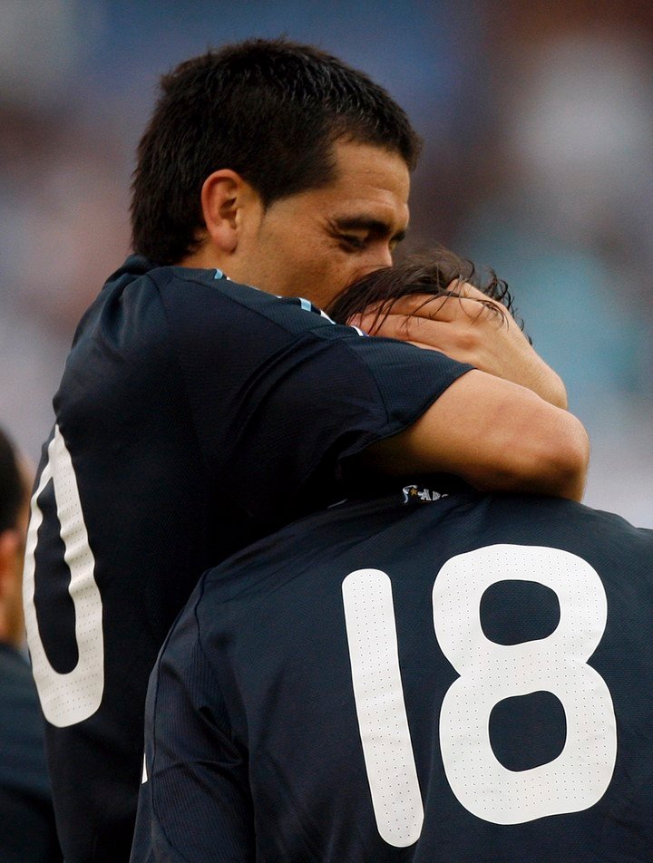 El festejo de Leo con Román.