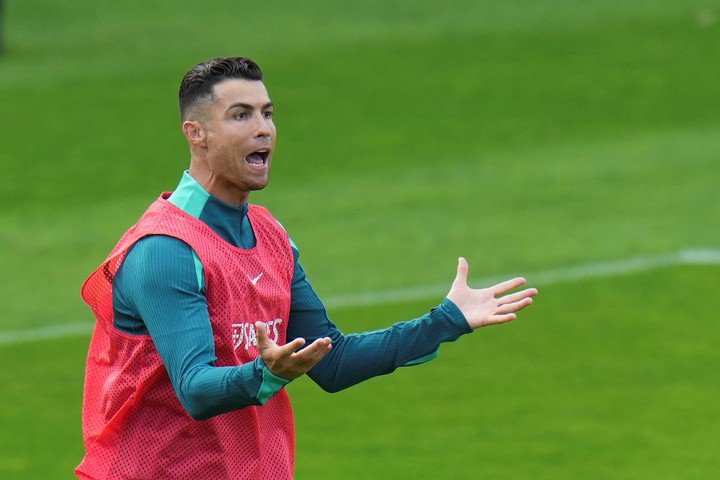 Cristiano Ronaldo, en el entrenamiento de Portugal. (AP)