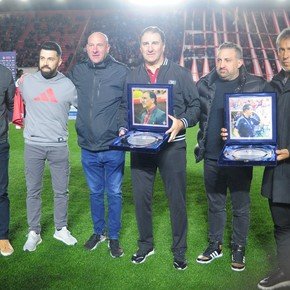 Homenaje de Argentinos para Lorenzo y el Bocha Batista