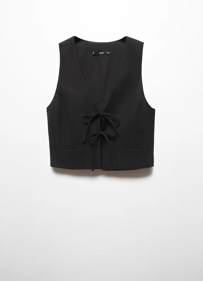 Chaleco negro de Mango, 29,99 euros.