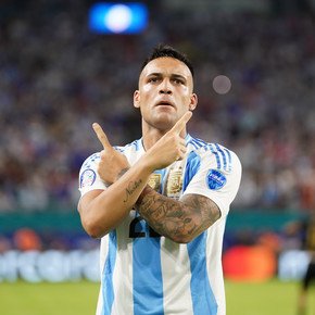 Los mejores de la fase de grupos: Lautaro, Uruguay, James y el arco invicto de Dibu
