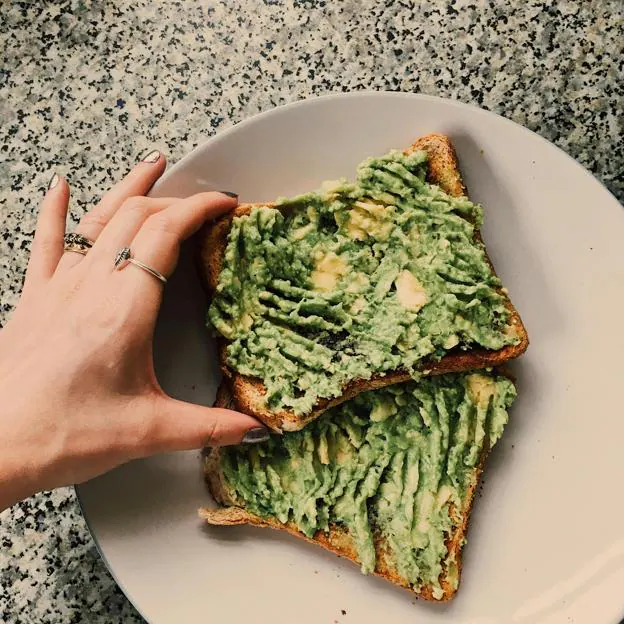 El desayuno perfecto: tostadas con aguacate. 