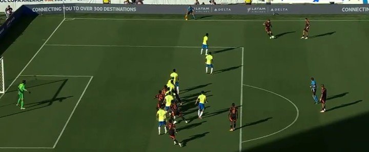 El offside que le cobraron a Colombia a los 19'.