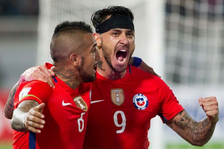 Mauricio Pinilla, en la selección de Chile. (Foto: EFE)