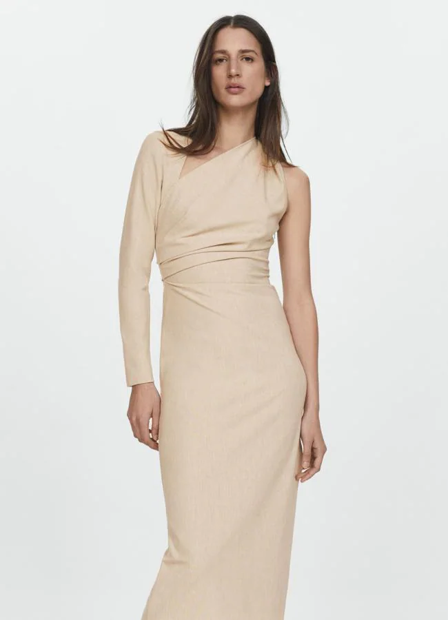 El vestido de Mango que Letizia ha personalizado.
