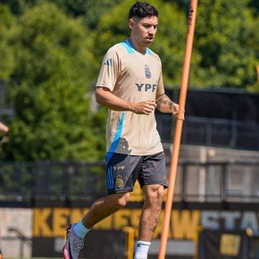 Por qué Gonzalo Montiel no se entrenó a la par de la Selección