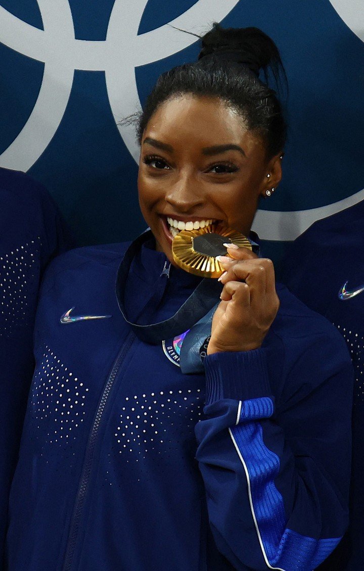 Biles, feliz con la medalla (Reuter).