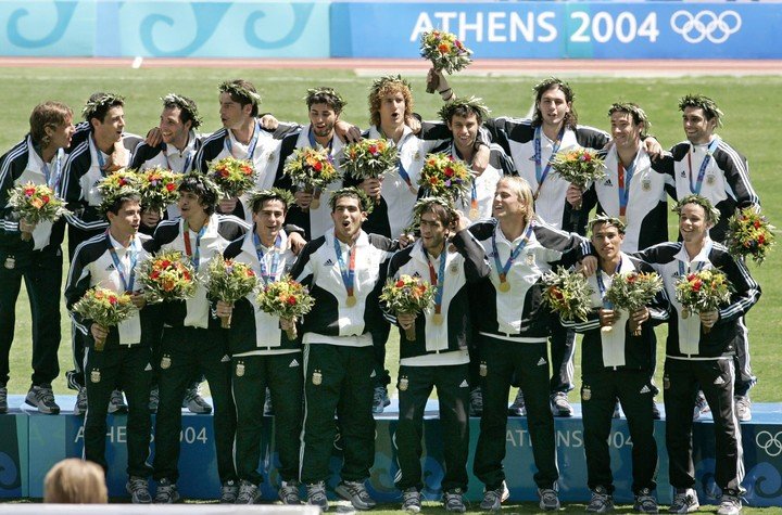 El plantel en el podio.