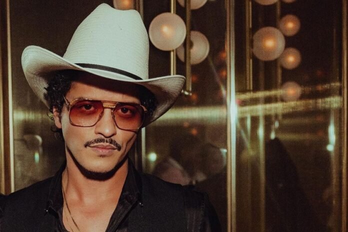 Bruno Mars causa furor en México: desde verse por las calles vestido de Mariachi, hasta tocando 'El sonidito' en sus conciertos