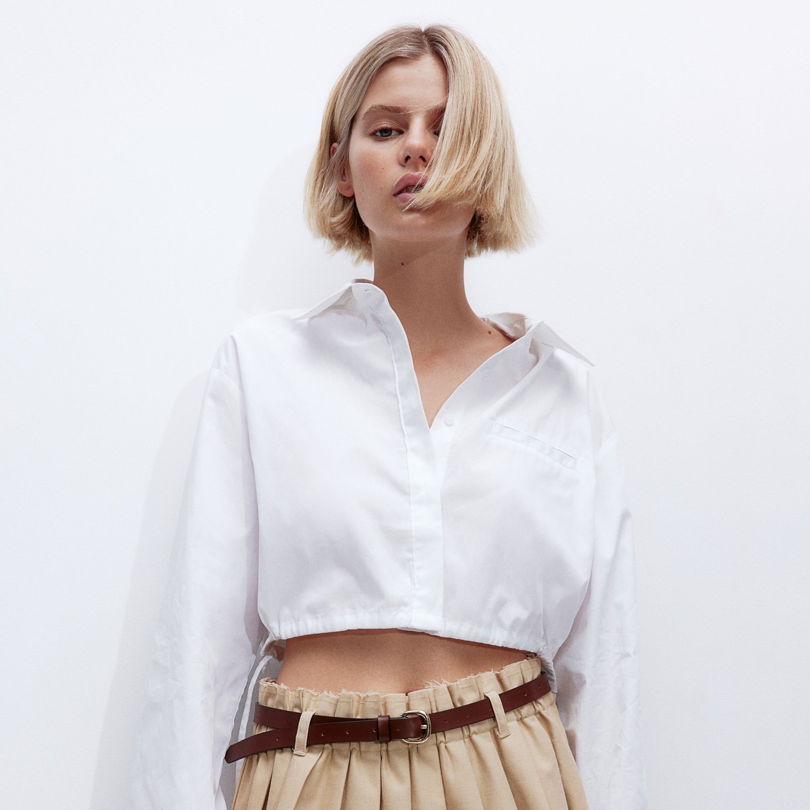 Camisa cropped con cordón de ajuste