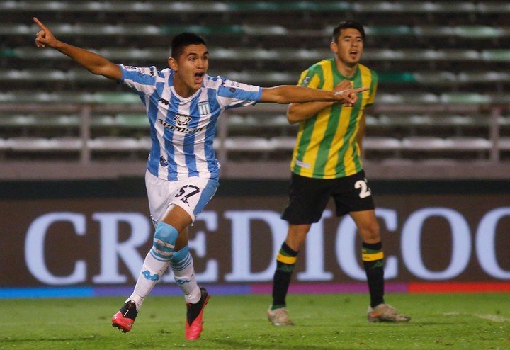 Alcaraz debutó con Racing en 2020 usando la 37 (Foto: Diego Izquierdo/Télam).