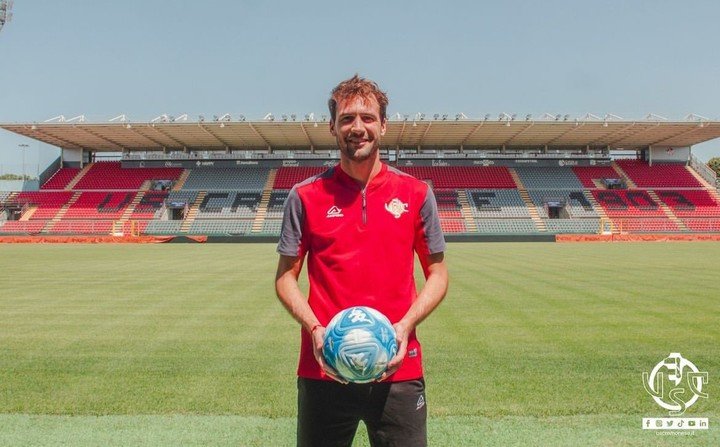 El Mudo Vázquez, en su presentación en Cremonese. (Foto: Prensa Cremonese)