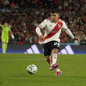 La dura crítica del Huevo Acuña tras su debut en River: "Los dirigentes de Racing se manejaron muy mal"