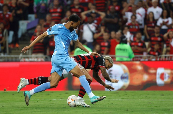 Gabigol durante el partido ante Bolívar (EFE). 