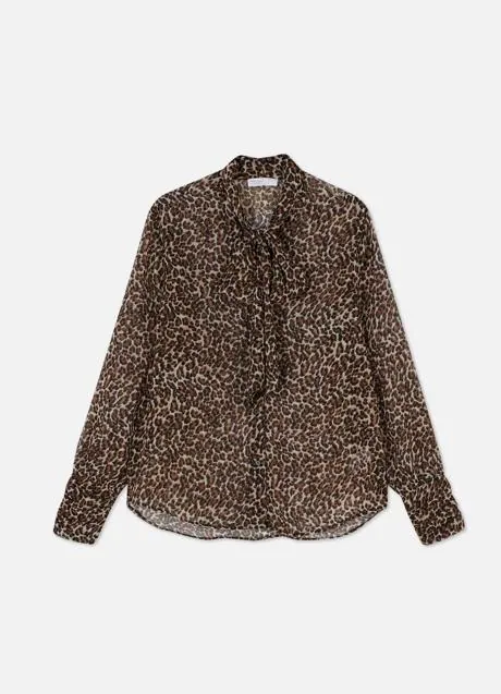 Blusa con estampado de leopardo de Primark (16 euros)