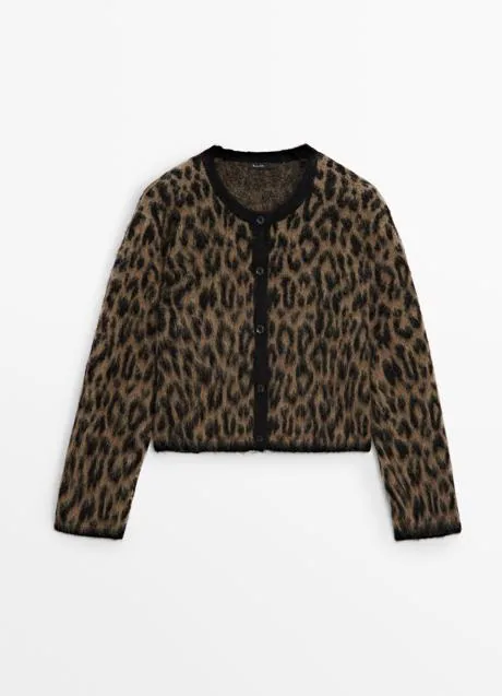 Chaqueta con estampado animal de Massimo Dutti (99,99 euros)