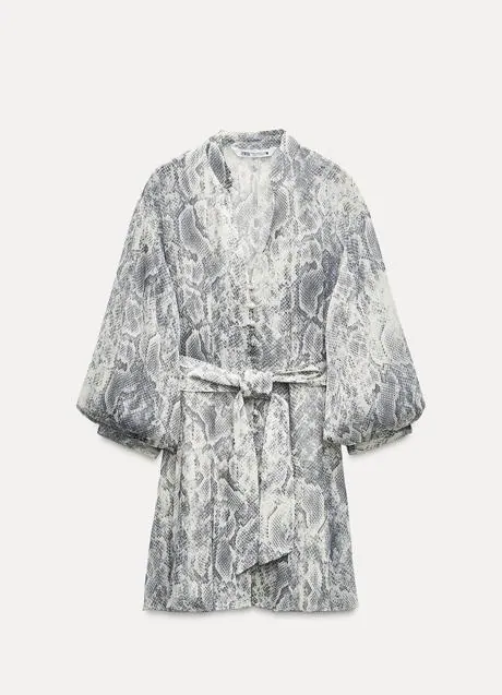 Vestido con estampado animal de Zara (29,99 euros)