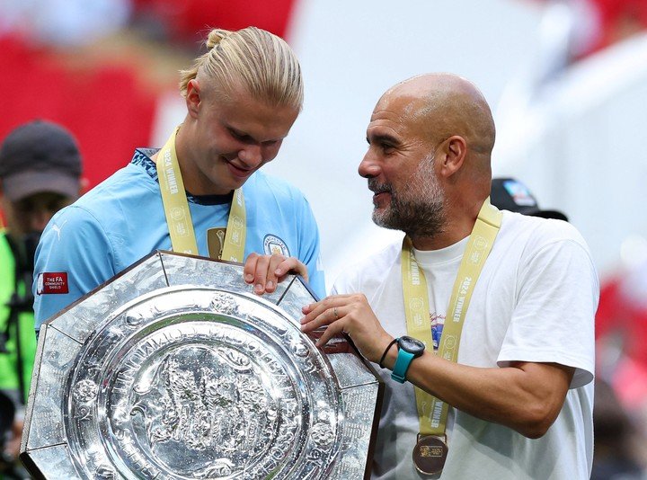 Guardiola y Haaland, su goleador. (Reuters/Toby Melville)