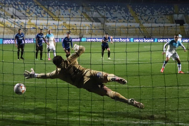 El penal que convirtió Quintero. EFE/ Manuel Lema