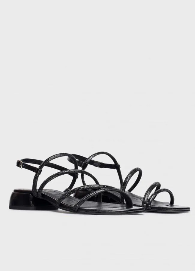 Sandalia negra de tacón bajo de Wonders, 81,99 euros.