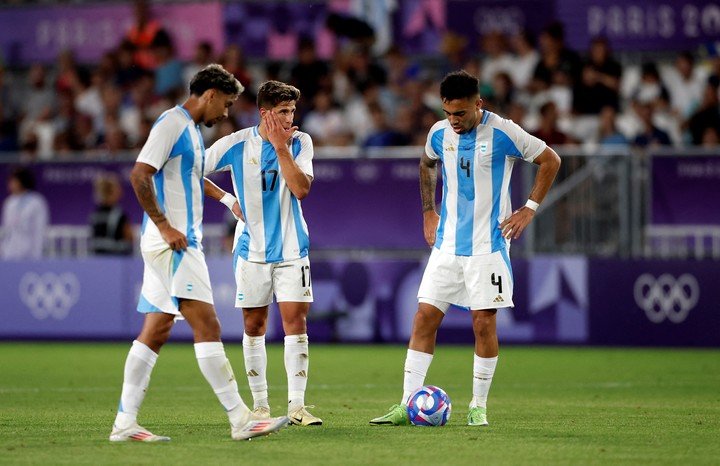 Cristian Medina, Giuliano Simeone y Joaquín García. (Foto: Reuters)