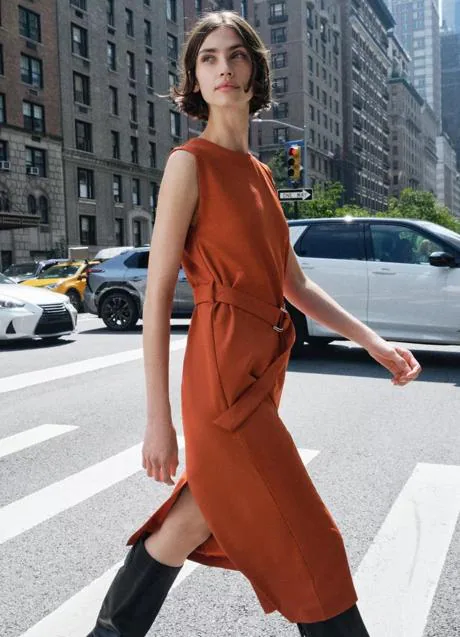 Vestido naranja de Zara (25,99 euros)