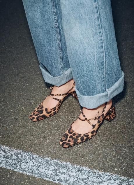 Zapatos con estampado animal de Zara (29,95 euros)