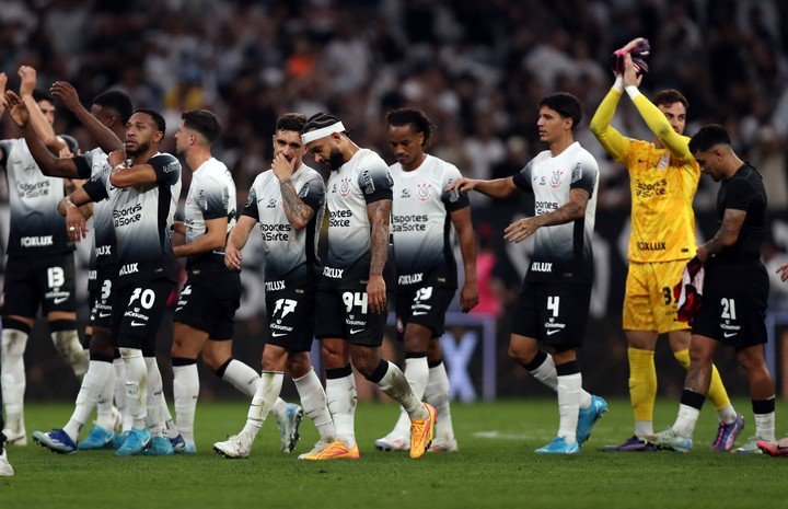 Corinthians ganó y respira. REUTERS/Carla Carniel