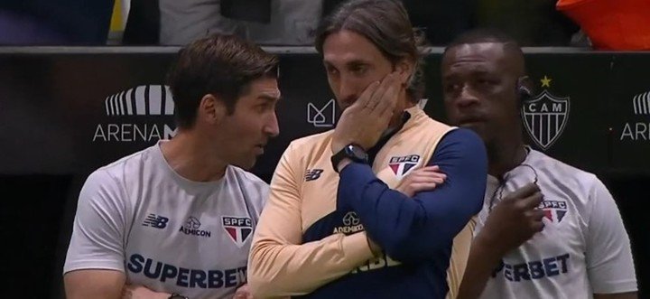 Luis Zubeldía en la derrota contra Atlético Mineiro en el partido de ida.