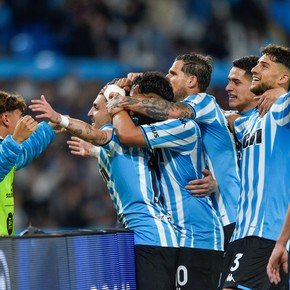 Noche para el recuerdo de Racing: remontó ante Paranaense y rompió una maldición de 27 años