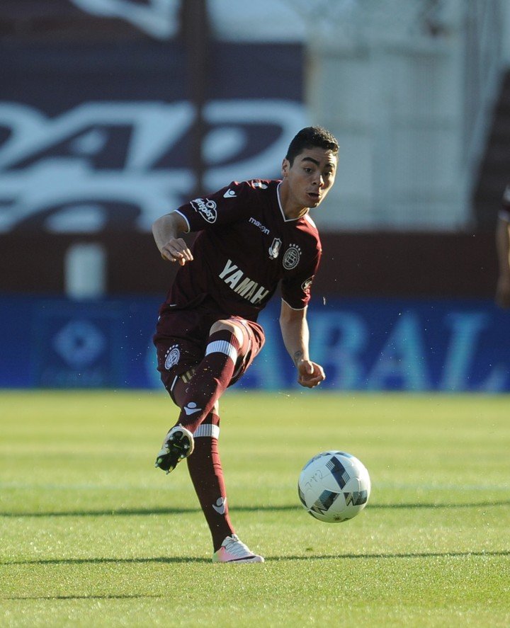 Almirón vs. Atletico Tucuman.
(Foto: Guillermo Rodriguez Adami)
