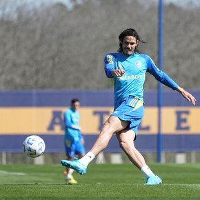 Video: el golazo de Cavani en su vuelta al trabajo grupal en Boca