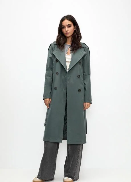 Trench largo de Pull & Bear (39,99 euros)