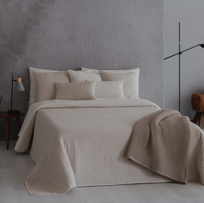 No es de Zara Home pero lo parece: así es la colcha de algodón que viste nuestra cama con elegancia