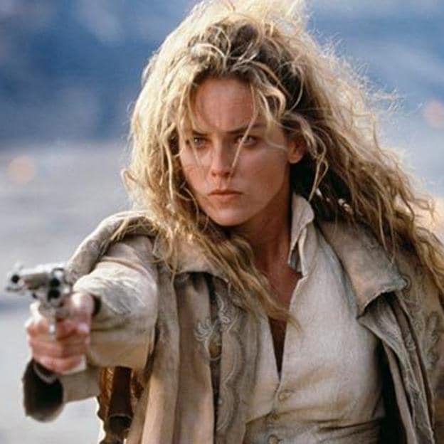 Sharon Stone como Ellen, la protagonista del largometraje del oeste, Rápida y mortal.