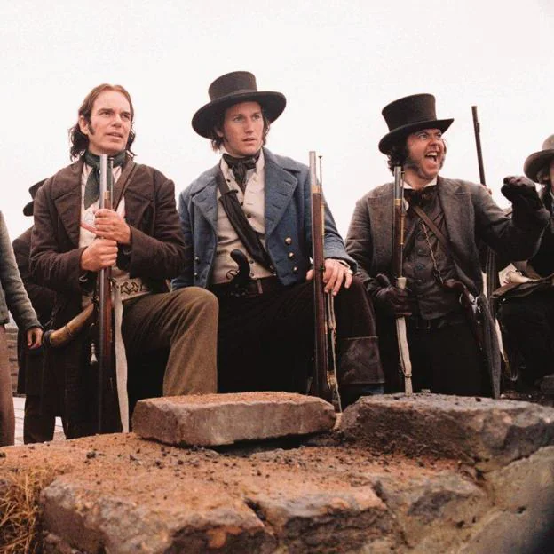 Billy Bob Thornton, Patrick Wilson y Kevin Page en una imagen del western, El Álamo, la leyenda.