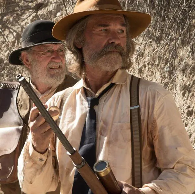 En primer término, Kurt Russell, uno de los protagonistas del western Bone Tomahawk.