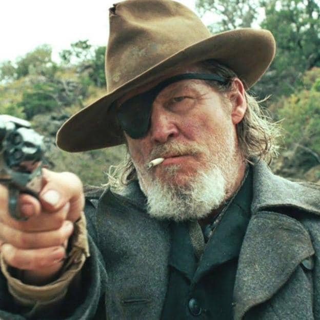 Jeff Bridges como Rooster Cogburn en el remake del western Valor de ley.