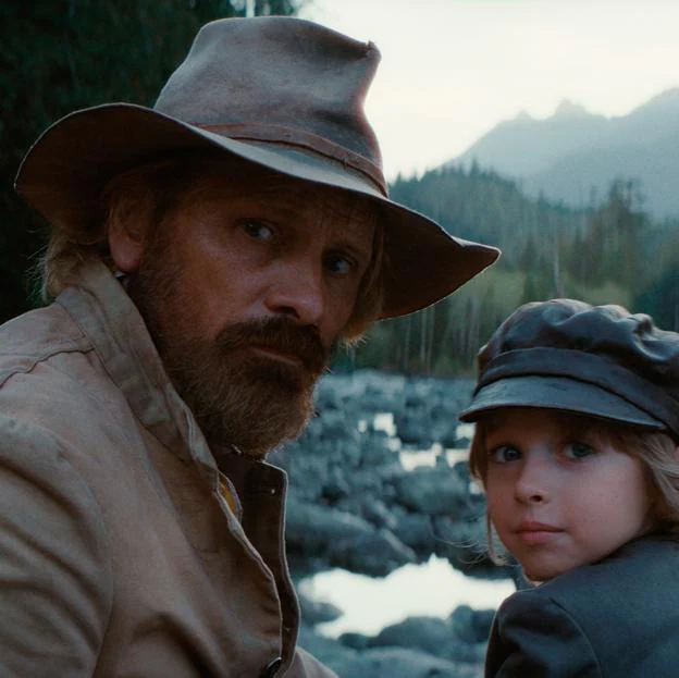 A la izquierda, Viggo Mortensen en una imagen del largometraje que dirige y protagoniza, Hasta el fin del mundo.-