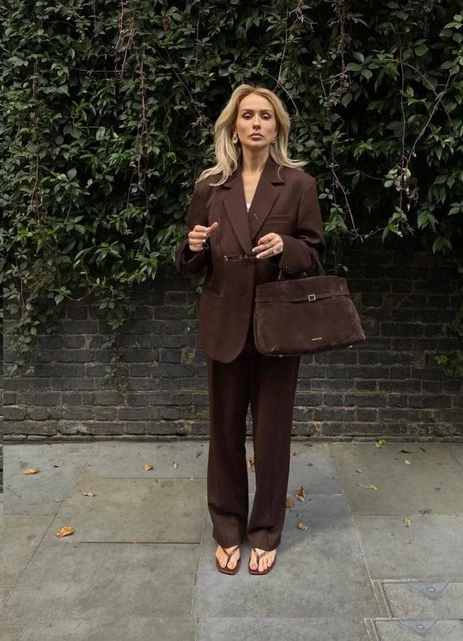 Influencer con total look marrón chocolate/@amyfuchsia