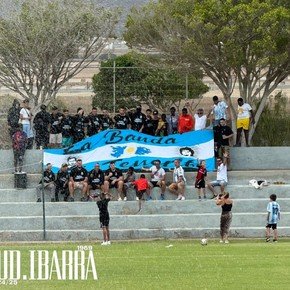 Diego Maradona Jr. debutó con victoria en UD Ibarra y hubo fiesta argentina en las tribunas