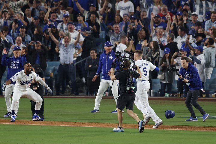 Freeman ya festeja el trinfo de los Dodgers (Reuters).