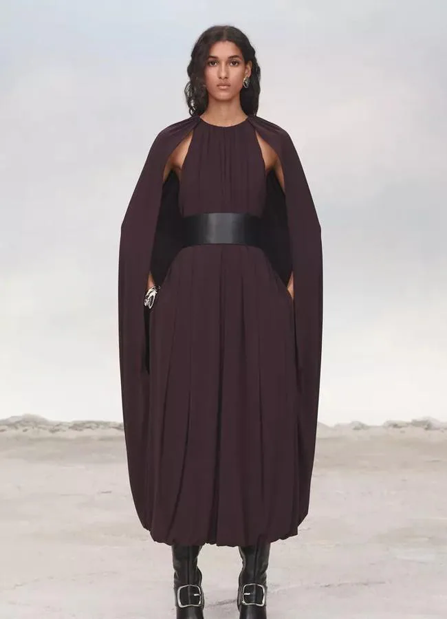 Vestido capa cinturón Limited Edition de Zara (129€)