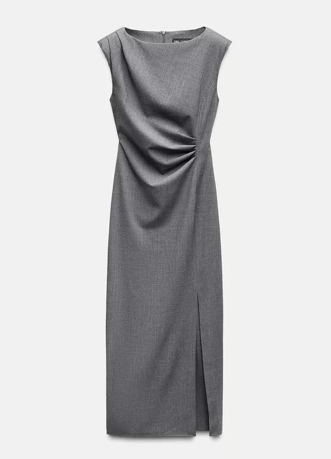 Vestido midi pliegues cintura de Zara (29,95€)