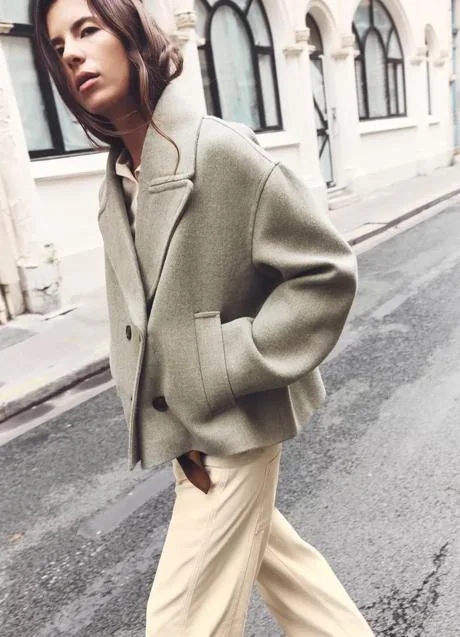 Chaqueta corta de Zara (39,99 euros)